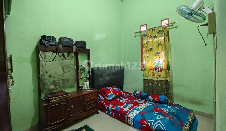 kamar tidur rumah 1,5 lantai di taman