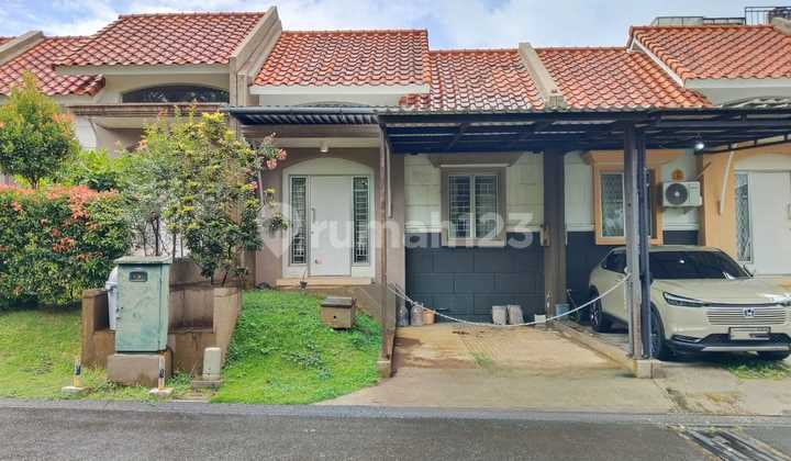 Rumah Menghadap Taman di Rancamaya Golf Bogor