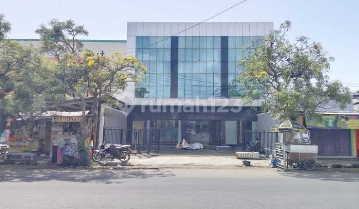 Gedung Perkantoran di Jalan Siliwangi Kota Cirebon Gedung Perkantoran di Jalan Siliwangi Kota Cirebon