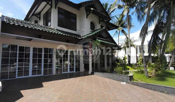 House for Sale in a Serene Environment in Bintaro Jaya Sector 9 Hoek