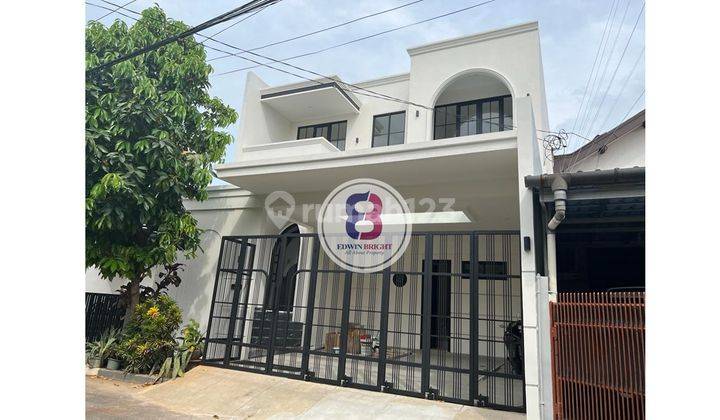 Rumah Dijual dekat Pasar Modern di Bintaro Jaya  1