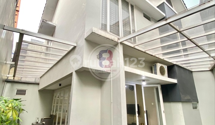 Dijual Rumah Lokasi Strategis di Bintaro Jaya Sektor 9 2