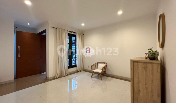 Dijual Rumah American Classic di Dalam Cluster Lokasi Strategis Dijual Rumah American Classic di Dalam Cluster Lokasi Strategis