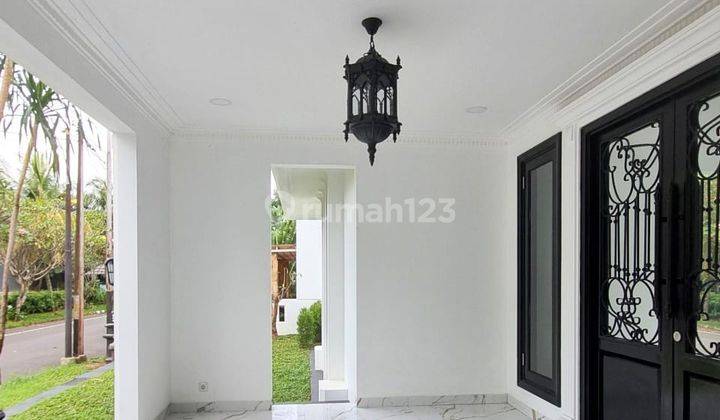 Rumah American Classic di Bintaro Jaya Sektor 8 Dengan Kolam Renang 2