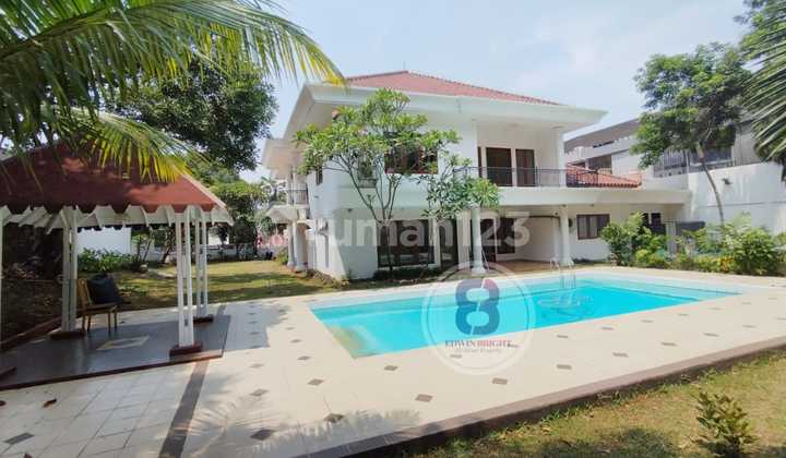 Di Jual Rumah Asri di Kemang Jakarta Selatan Posisi Hoek