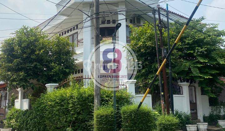 Rumah Posisi Hoek Dkt Akses Tol di Area Bintaro Sektor 3 1