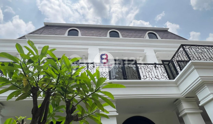 American Classic House in Bintaro Jaya Sector 9 Swimming Pool