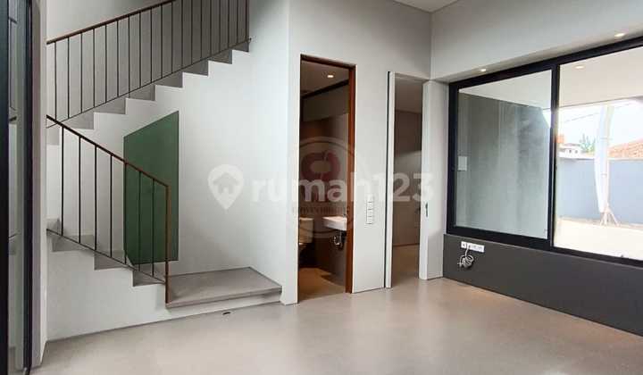 Rumah Desain Modern Minimalis Lokasi Strategis dkt Lebak Bulus