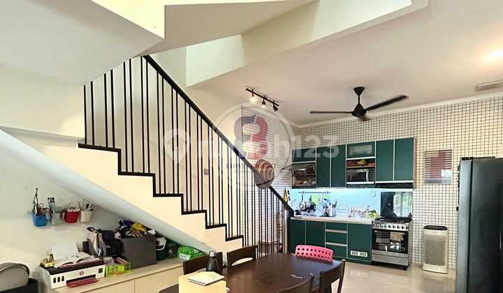 Rumah Rapih Terawat Depan Taman di Graha Bintaro Dekat Tol 2