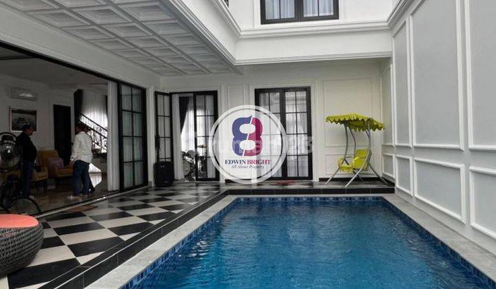 Rumah American Classic Ada Swimming Pool di Kebayoran Bintaro