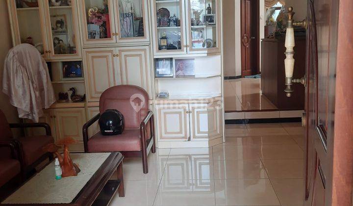 Turun harga!!!! Dijual rumah 2 lantai semi furnished di Jl. Raya Gajah 2