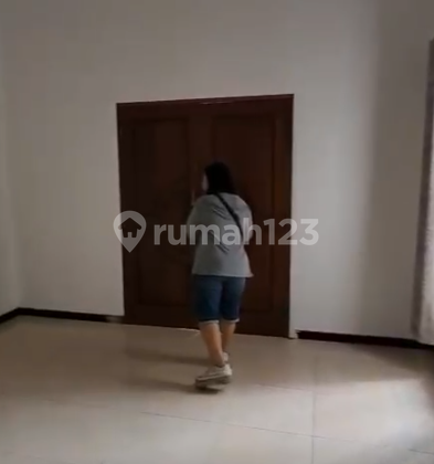 RUMAH MOJOKLANGGRU DHARMAHUSADA, MANYAR SURABAYA, BARU RENOV, MINIM 2TH