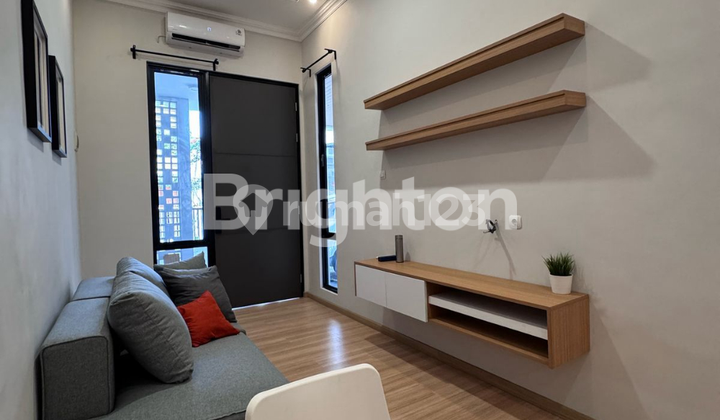 Rumah Cantik di Griya Asri, Pakuwon City Konsep Modern Compact