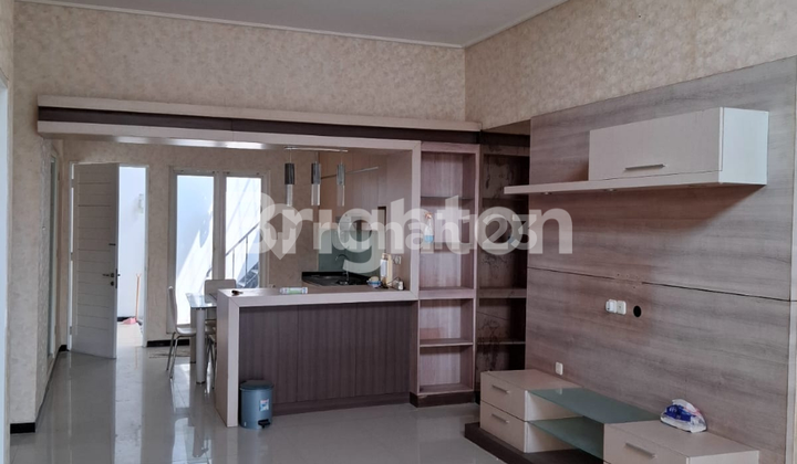 RUMAH PANTAI MENTARI, PAKUWON CITY, KENJERAN, ADA GARASI