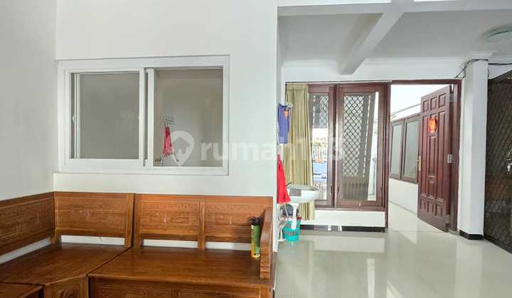 KALIJUDAN VILLA HOUSE - MOVE-IN READY, SURABAYA, STREET-FRONT PROPERTY, CAN ACCOMMODATE 3 CARS. 1