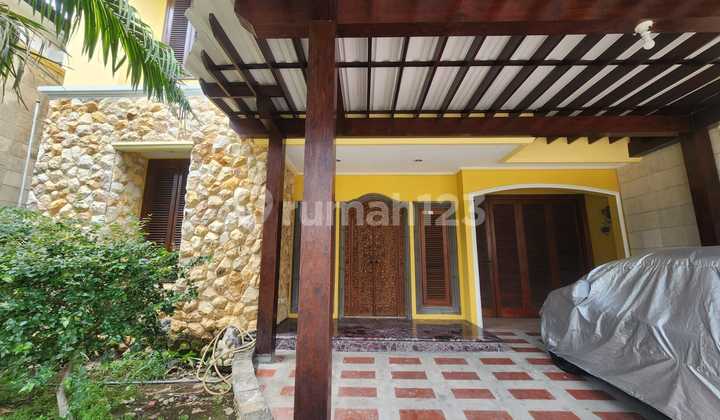 Dharmahusada House 12 Meters Wide Near Manyar Kertajaya Surabaya Fully Furnished Dharmahusada House 12 Meters Wide Near Manyar Kertajaya Surabaya Fully Furnished