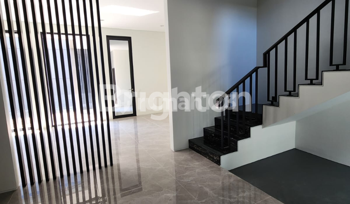 Rumah Baru Modern Minimalis, District 9 Citraland Surabaya, Ada Rooftop