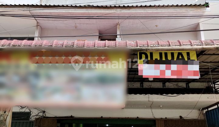 3-Story Shop House in Pontianak City Homestay/Boarding House + Restaurant