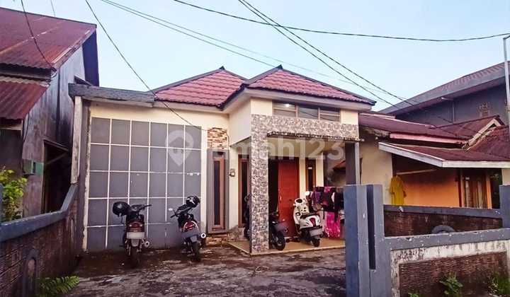 Minimalist Ready-to-Occupy House in Pontianak City, Jl. Huseim Hamzah Pal 3 2
