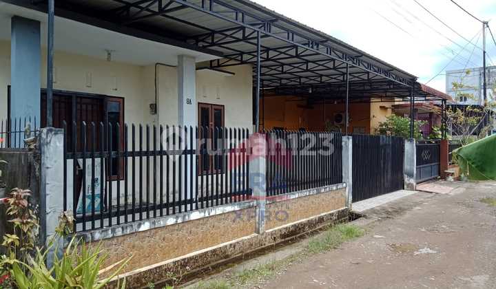 Ready-to-Occupy House on Jl. Swadaya (Peace) in Borneo 2 Complex Ready-to-Occupy House on Jl. Swadaya (Peace) in Borneo 2 Complex