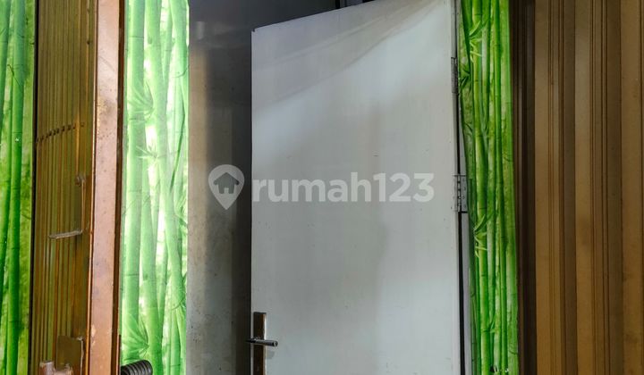 3-Story Shop House in Pontianak City Homestay/Boarding House + Restaurant