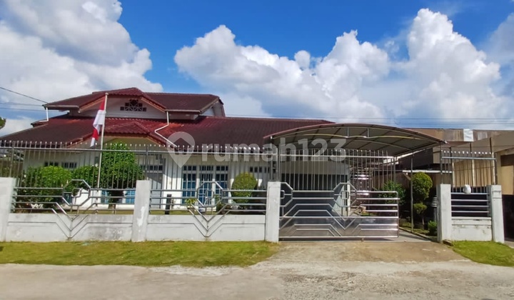 Rumah Mewah 1½ Lantai Siap Huni Kota Pontianak Di Jl. Soeprapto 2 Rumah Mewah 1½ Lantai Siap Huni Kota Pontianak Di Jl. Soeprapto 2