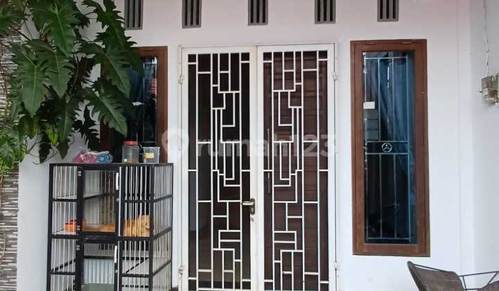 For Sale: Move-In Ready Modern 3-Story House in Well-Maintained Condition, Fenced, with Canopy, and Near Untan and Megamall on Jl. Parit Haji Husin 2 2