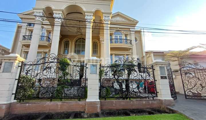 Luxury House in Pontianak City Italian Classic Concept 2