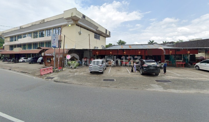 Three-Storey Hotel in Pontianak City, Hook Position, Jl. Soeprapto