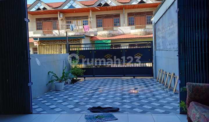 2-Story Ready-to-Occupy House &#43; Furnishings on Serdam Street 2