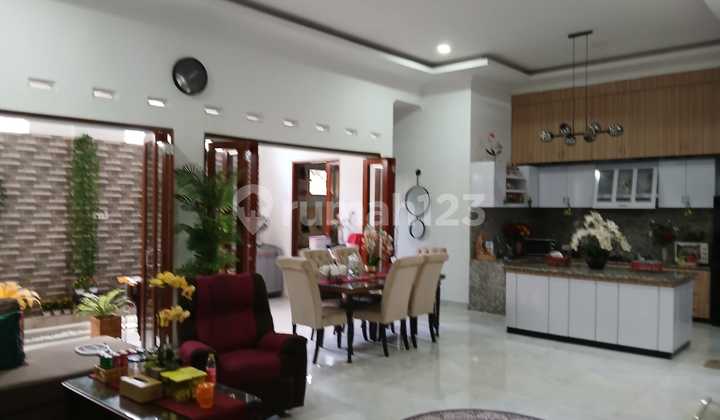 Modern Fully-Furnished House for Sale, Ready to Move In, Well-Maintained Property with Kitchen Set and Marble Stone Table, Equipped with Fence, Carport, and Garage on Jl. Tabrani Ahmad. Modern Fully-Furnished House for Sale, Ready to Move In, Well-Maintained Property with Kitchen Set and Marble Stone Table, Equipped with Fence, Carport, and Garage on Jl. Tabrani Ahmad.