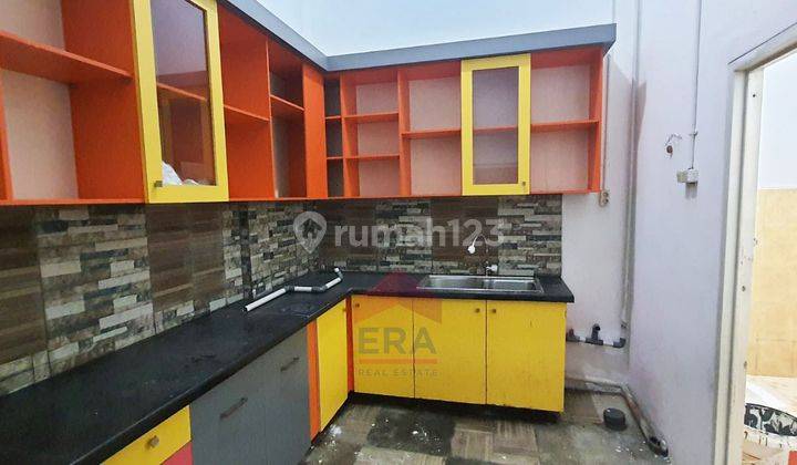 Ruko Sewa 3 Lantai Kawasan Bisnis Tengah Kota di Perdana 2