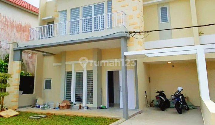 Rumah Fully Furnished Dengan Kolam Renang Pribadi di Perdana 1