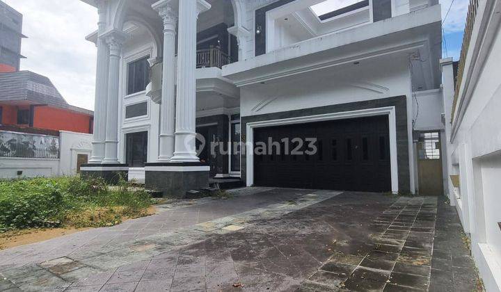 Rumah Mewah Dengan Tanah Luas Lokasi Strategis di Suprapto 1