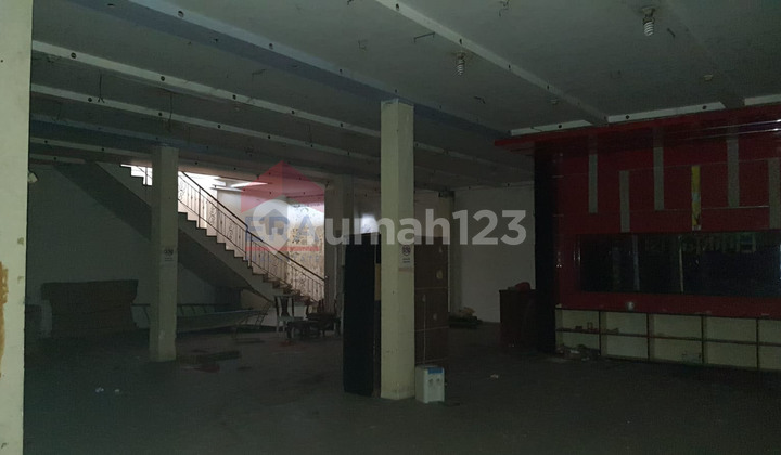 Ruko 5 Pintu Kawasan Ramai Strategis di Kom Yos Sudarso 2