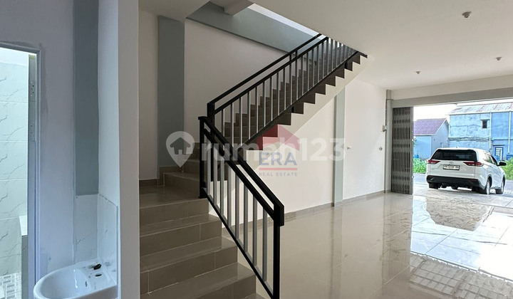 New Ready-to-Use Shophouse, Suitable for Various Businesses, in a Crowded Area of Kapur Village. 2