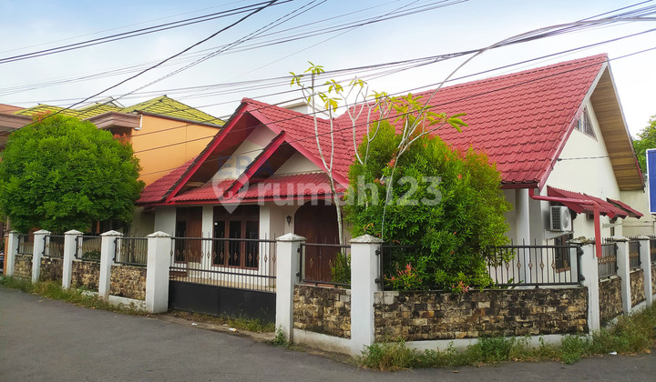 Rumah Terawat Cocok Hunian Keluarga Posisi Hook Kawasan Kota di Suwignyo