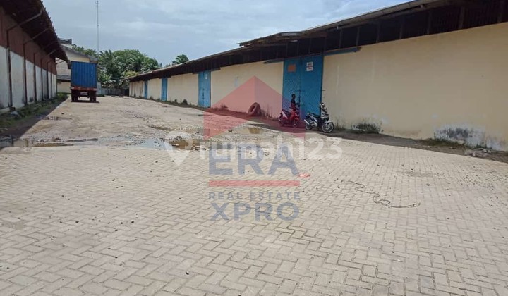 Ready-to-Use Warehouse for Rent with Container Access in Yos Sudarso Industrial Estate.