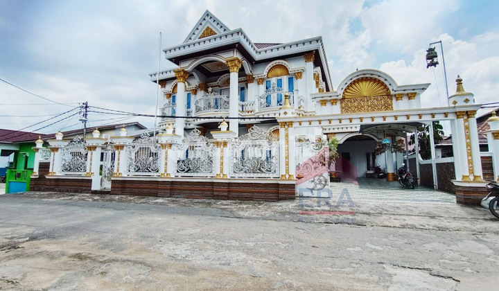 Rumah Mewah 2 Lantai Fully-Furnished Halaman Luas di Tanjung Raya 2