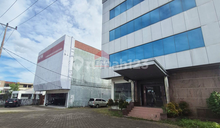 Sturdy Building and Spacious Land Suitable for Showroom, Hotel, Office on Imam Bonjol Sturdy Building and Spacious Land Suitable for Showroom, Hotel, Office on Imam Bonjol