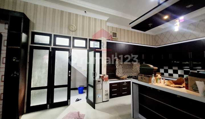 Rumah Luas Siap Huni Keluarga Lokasi Tengah Kota di Karya Baru 2