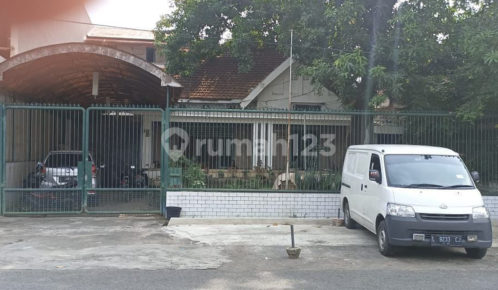 Rumah Surabaya Pusat Lokasi Strategis Dekat Pengadilan Negeri