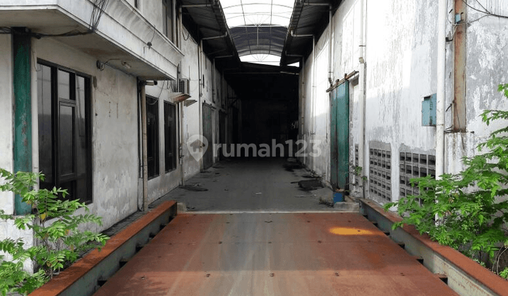 Gudang Noll Jalan Raya Wringin Anom, Strategis, Akses Kontainer 4