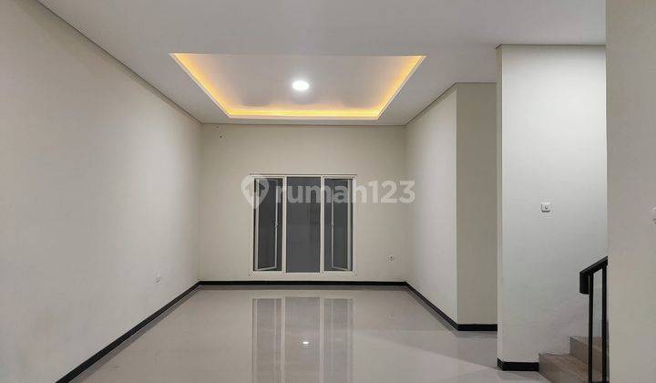 New Gress Minimalis Modern 2 Lantai, Purimas Rungkut, Siap Pakai  2