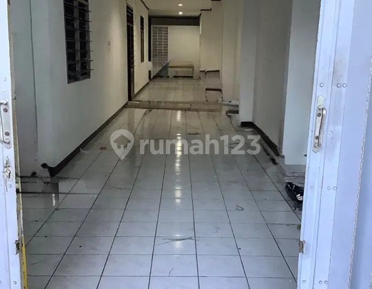 For Rent 3-Story Shop House in City Center on Kedungsari Street, Suitable for Bank, Office, Clinic 2