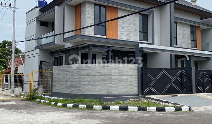 Sutorejo Prima House, Brand New Minimalist Hook, Wide Road Row. Sutorejo Prima House, Brand New Minimalist Hook, Wide Road Row.