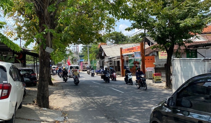 Menganti Lidah Kulon Shop House, Busy Street, Densely Populated, Very Spacious Parking Area 2