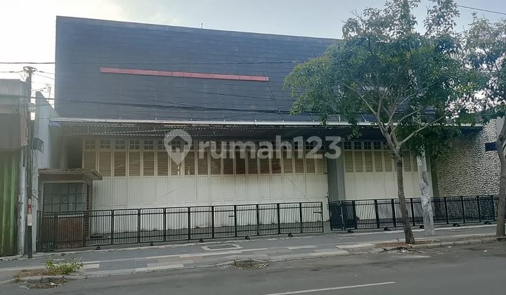 Large Demak Commercial Building Suitable for Showroom or Warehouse 1