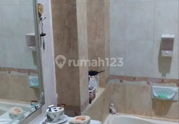 Rumah 2 Lantai di Ketintang Wiyata, Bagus Sangat Terawat, Hadap Favorit 2