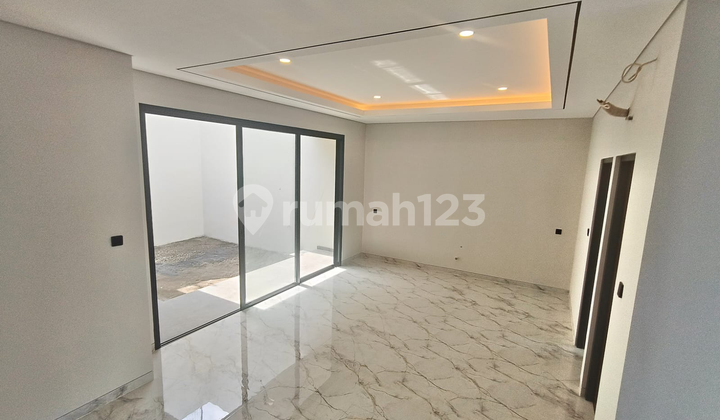 Dijual Rumah Baru Gress Manyar Kertoarjo, Lebar rumah 8, Bagus